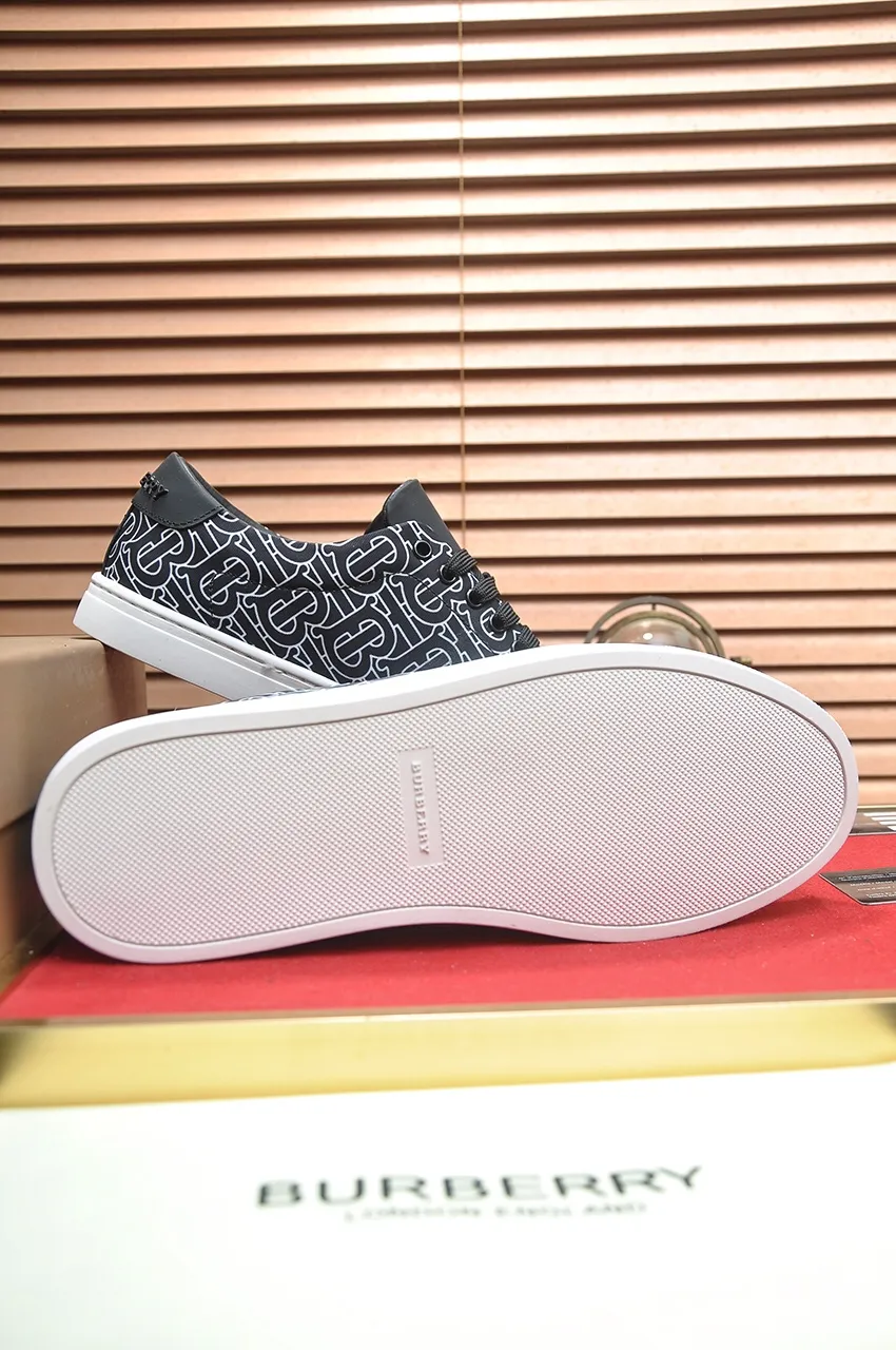 Men's shoes💰480💶[Burberry] (cowhide lining) classic low-top sneakers｜Imported cowhide with classic plaid fabric｜Cow leather lining｜Original outsole｜Fine workmanship and comfortable to wear Size: 38-44 (customized at 45)